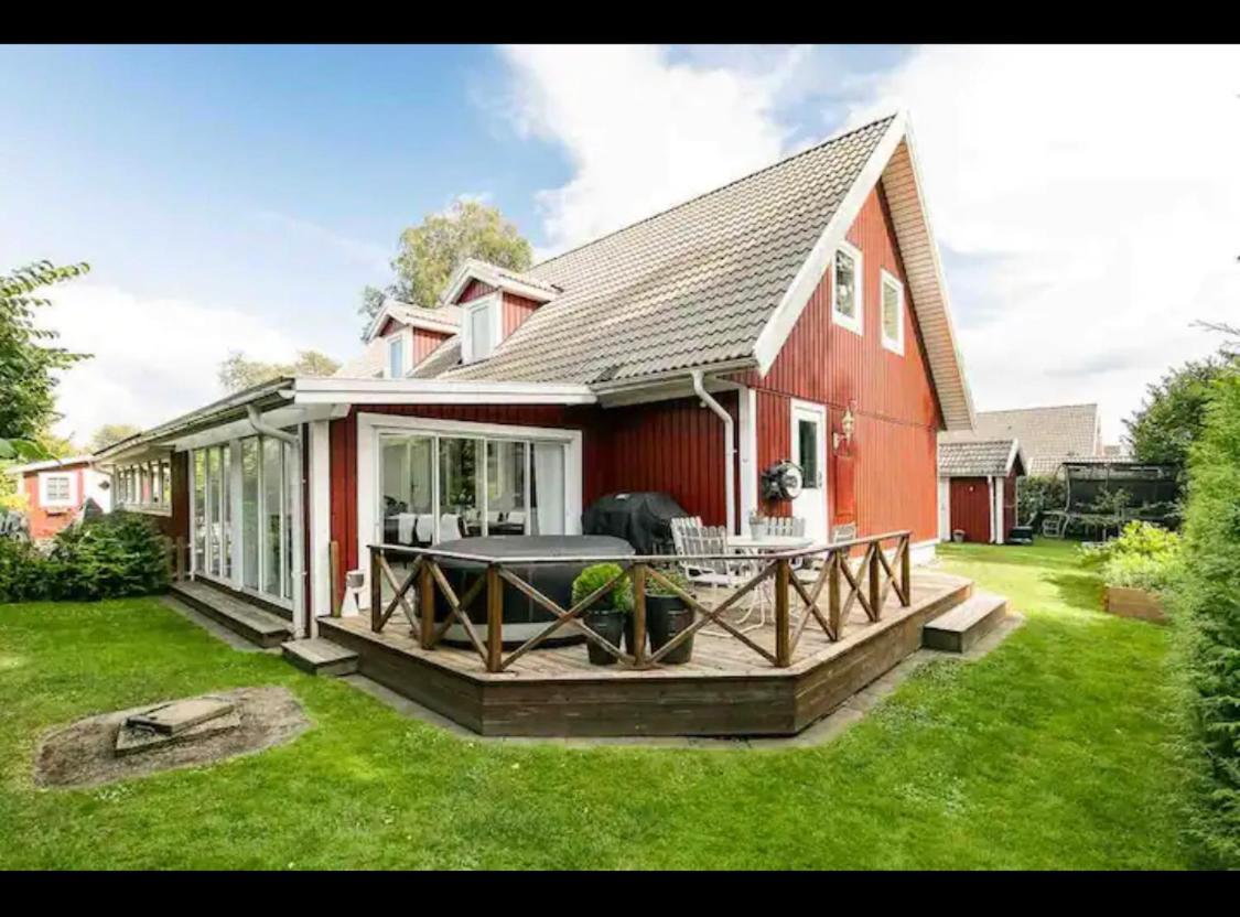 Вилла Hus I Lugnt Omrade, 15 Min Fran Oerebro Vintrosa Экстерьер фото