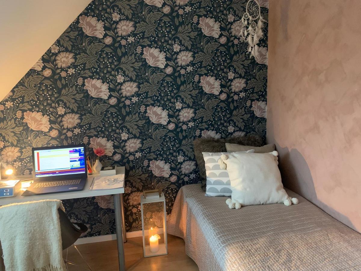 Вилла Hus I Lugnt Omrade, 15 Min Fran Oerebro Vintrosa Экстерьер фото