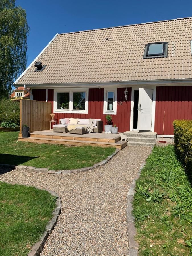 Вилла Hus I Lugnt Omrade, 15 Min Fran Oerebro Vintrosa Экстерьер фото