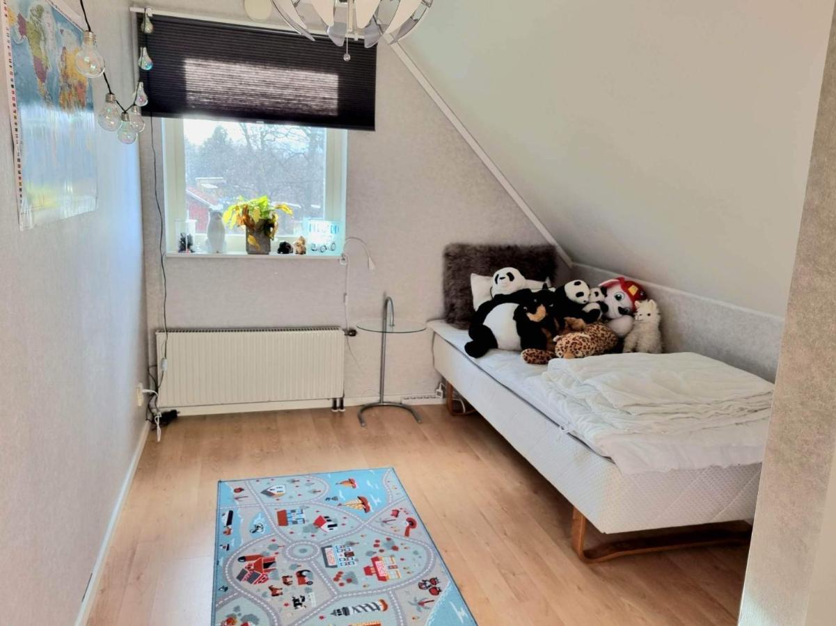 Вилла Hus I Lugnt Omrade, 15 Min Fran Oerebro Vintrosa Экстерьер фото