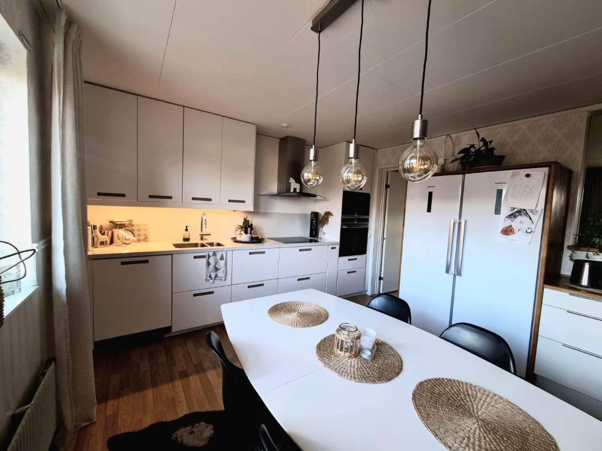 Вилла Hus I Lugnt Omrade, 15 Min Fran Oerebro Vintrosa Экстерьер фото
