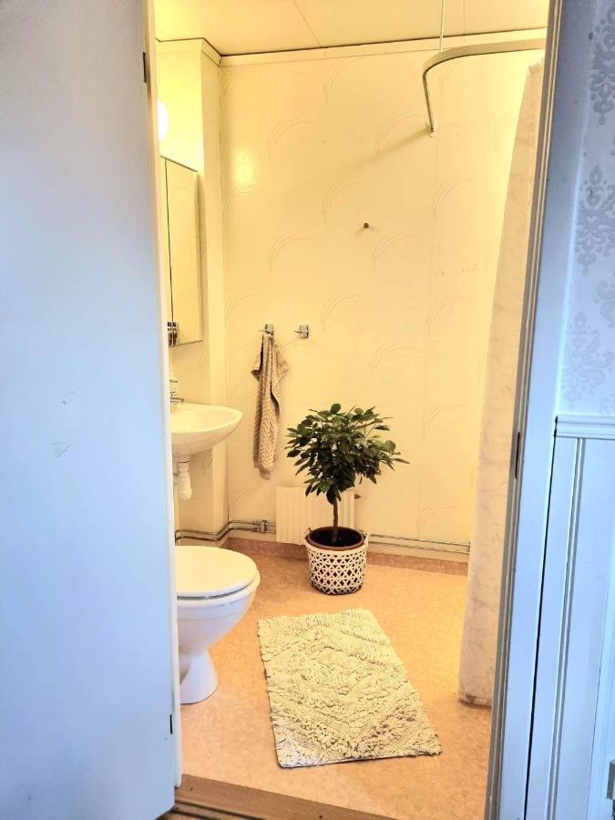 Вилла Hus I Lugnt Omrade, 15 Min Fran Oerebro Vintrosa Экстерьер фото