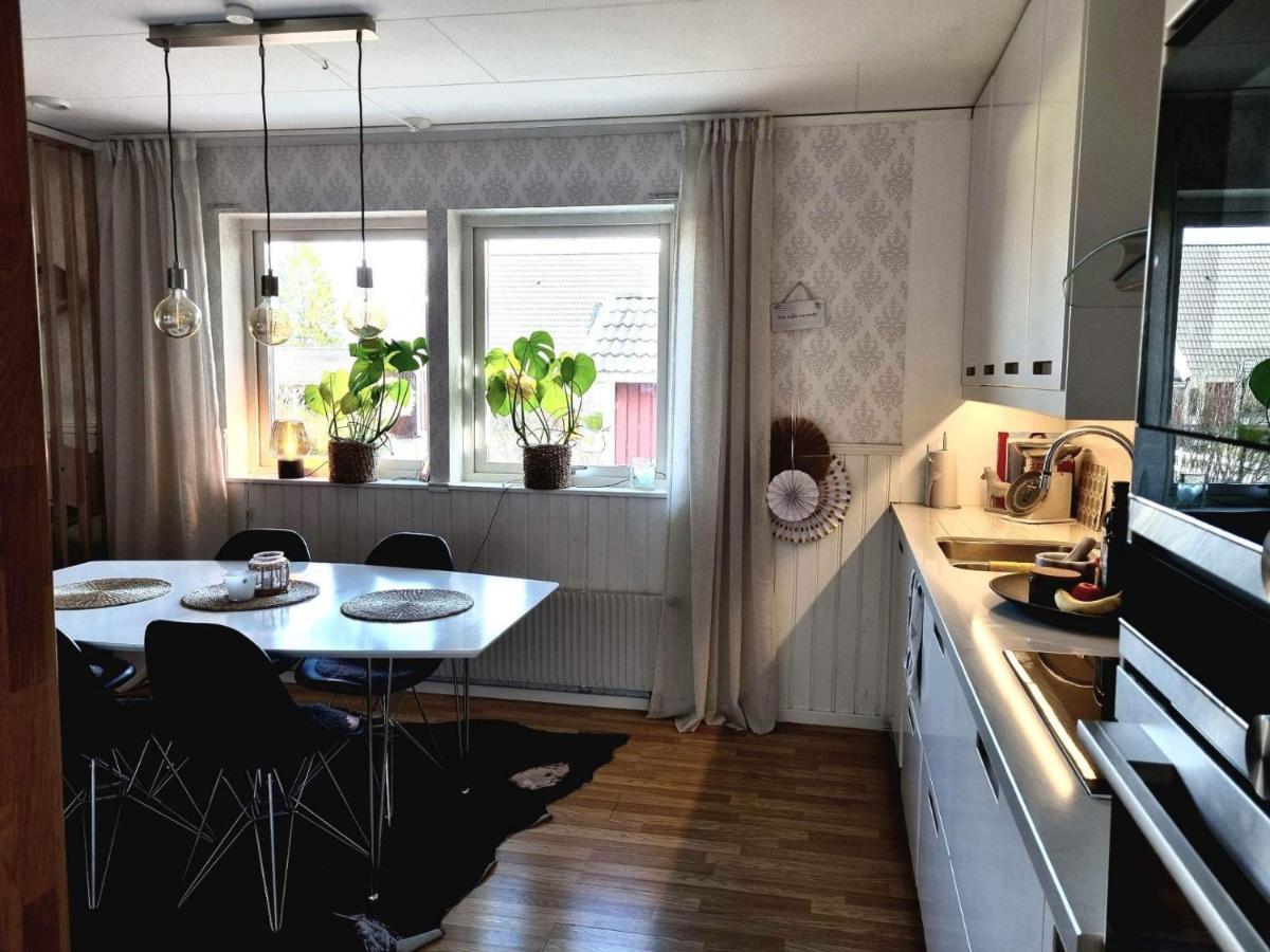 Вилла Hus I Lugnt Omrade, 15 Min Fran Oerebro Vintrosa Экстерьер фото