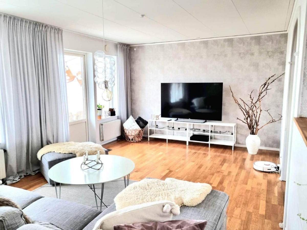 Вилла Hus I Lugnt Omrade, 15 Min Fran Oerebro Vintrosa Экстерьер фото