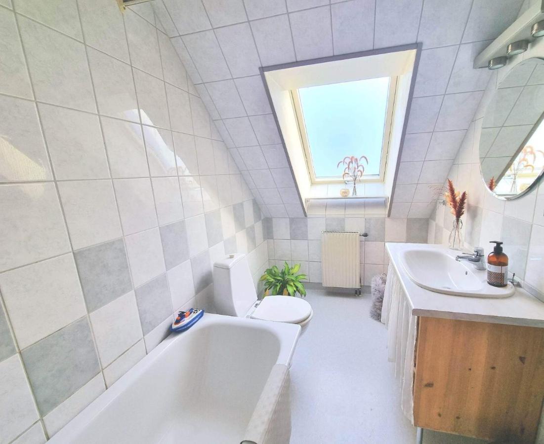 Вилла Hus I Lugnt Omrade, 15 Min Fran Oerebro Vintrosa Экстерьер фото